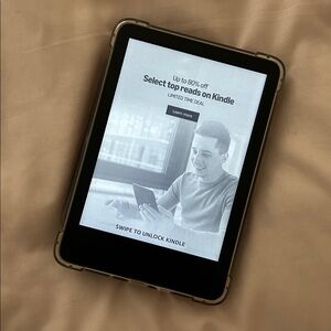 Kindle 11th generation paperwhite 6.2 inch - excellent condition WITH CASE